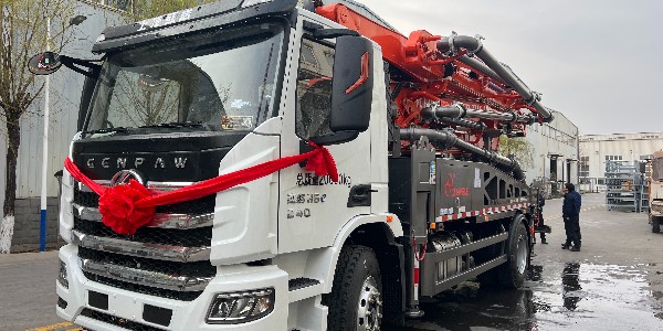 混凝土泵車能提高經(jīng)濟效益，而且能夠改變施工現(xiàn)場的面貌