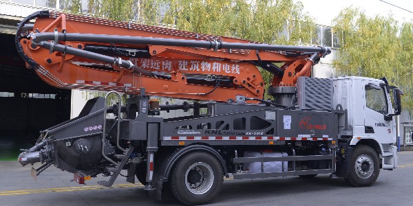 泵車用于混凝土的輸送，除此以外的用途都是危險(xiǎn)的