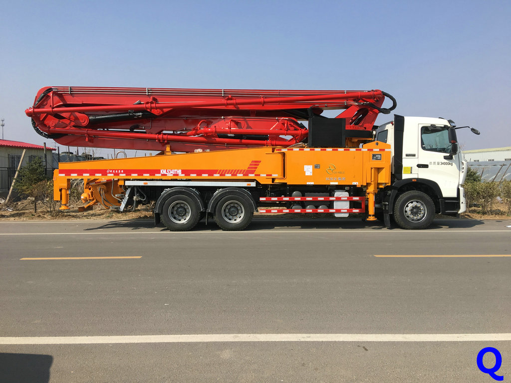 小型混凝土泵車，天泵，小型泵車?；炷帘密? height=