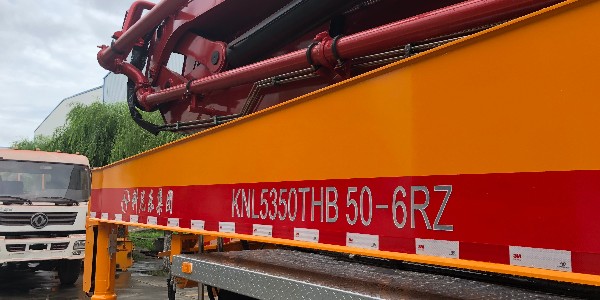 液壓缸由哪些部分組成？