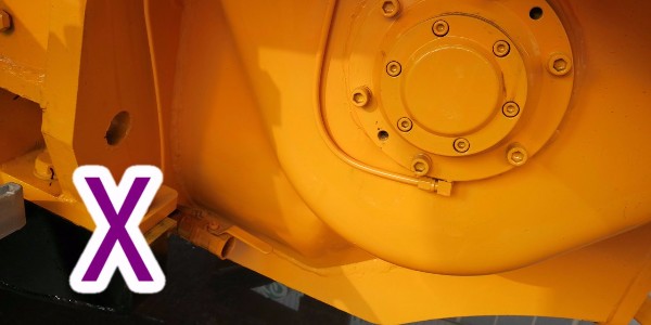 小型泵車在行駛過(guò)程中，突然爆胎該怎么解決才能有效避免事故的發(fā)生？