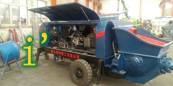 將混凝土輸送泵兩側活塞轉到清洗室位置并涂上潤滑油的作用是什么？