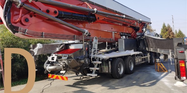 泵車(chē)支腿固定后，全方位檢查