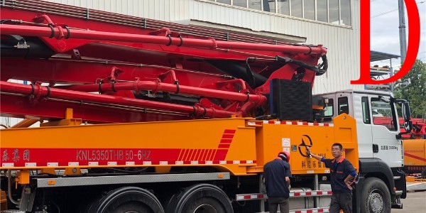 怎樣購買一臺(tái)小型混凝土泵車，什么價(jià)格劃算？