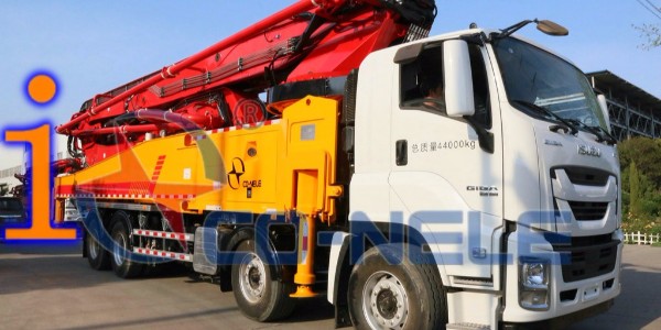 小型泵車管道滑動(dòng)或脫落時(shí)，就需要給你的愛車更滑新管了