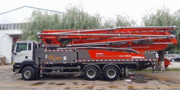 泵車(chē)施工過(guò)程中如何避免發(fā)生共振？