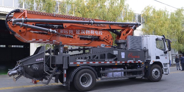 當(dāng)你考慮32米小泵車時(shí)，有哪些點(diǎn)是在選擇時(shí)要注意的呢？