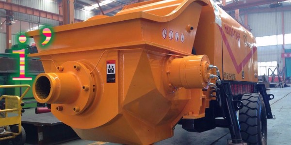 如何降低混凝土泵的泵送沖擊以及顫動(dòng)現(xiàn)象，消除卡箍式連接帶來的隱患