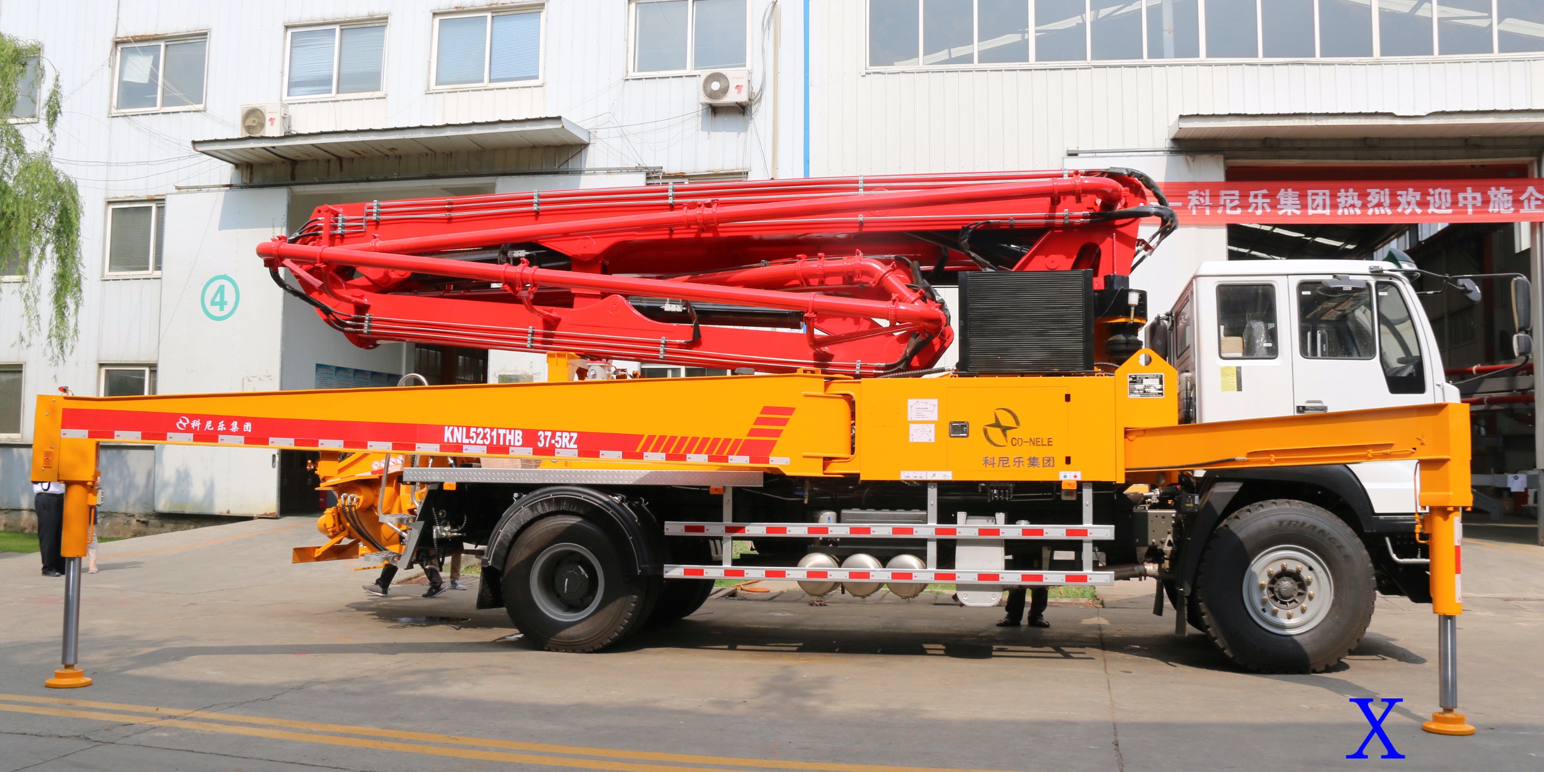 小型泵車伸展臂架時(shí)需要注意哪些？