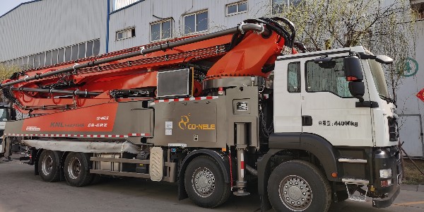 科尼樂58米泵車針對大型施工而設(shè)計(jì)，適合多種工地工況