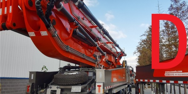 如何清理混凝土泵車的料斗？